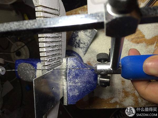 生日礼物怎么做手工（送妹纸特别的生日礼物：用刻刀工梳齿手工打造）