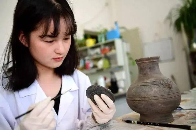 赚钱的专业（大学专业收入排行榜，啥专业以后“高薪”途？）