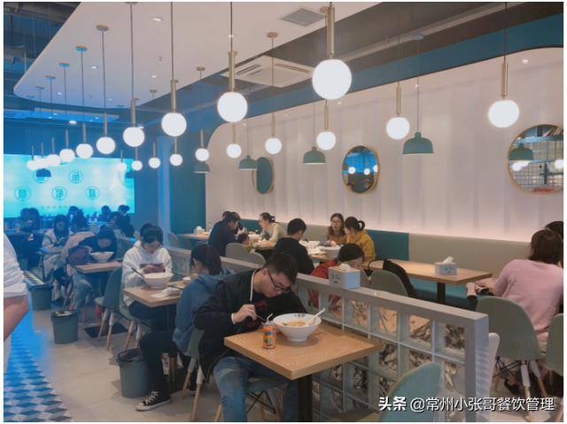 地铁口适合做什么小生意（深夜城市最受欢迎的小吃摊）
