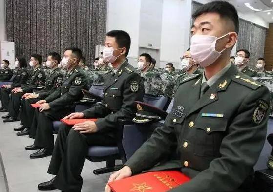 十年兵退伍能拿多少钱（兵役12年退伍，50万现金不香吗？）