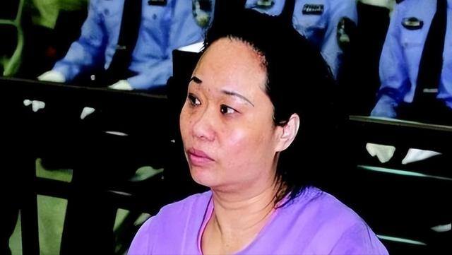 满脑子只想挣钱的女人（赌场小白，手上有点钱的人很容易被人盯上）