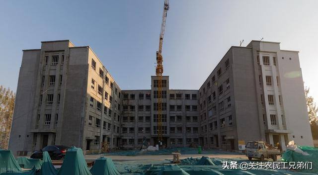 搬一块砖能赚多少钱（一箱地板砖需要96斤重，十箱地板砖就是960斤）