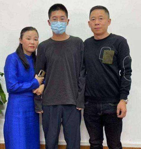 包子店太辛苦还不赚钱（孙海洋的包子店火爆网络，孙海洋一家终于团聚，但是还没回到深圳）