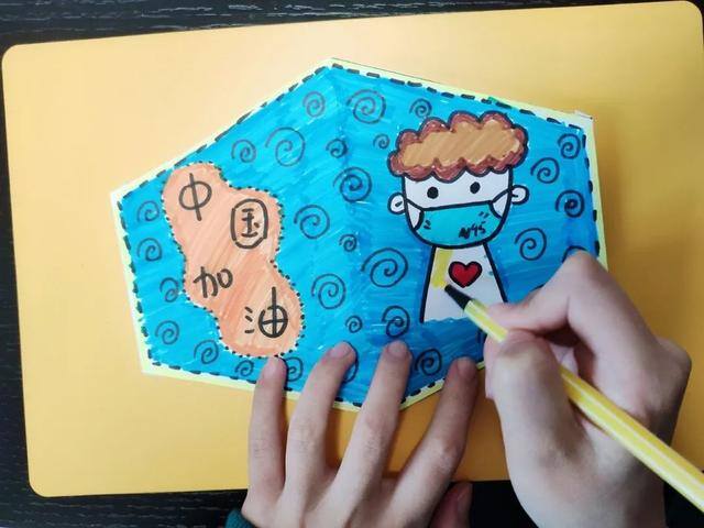 口罩做手工（亲爱的小朋友们，你们学会怎么制作口罩了吗？）