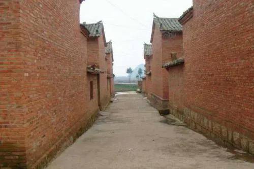 商品房门对门有什么风水说法（“门对窗人遭殃，门对门必伤人”是什么意思？）