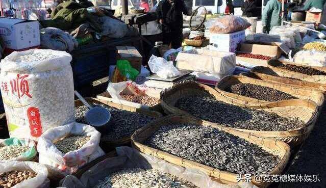 地摊生意最赚钱的15种小商品（过年卖什么产品？）