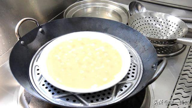 在家自制豆腐（一把黄豆就能做豆腐，太简单了，厨师长分享一招，家常实用）