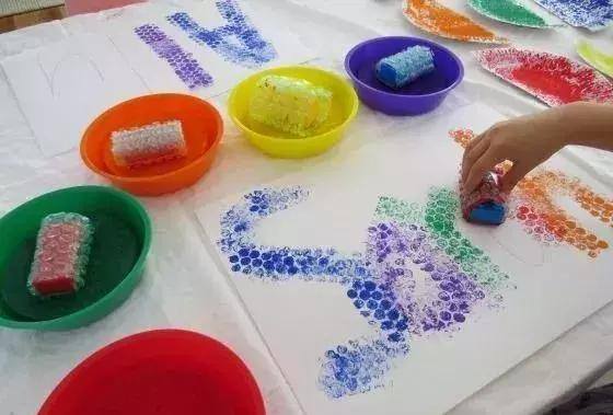 儿童手工大全（幼儿园手工拓印，让孩子爱上艺术）