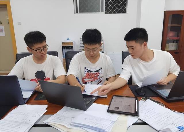 毕业后最赚钱的大学十大专业（本科生应该选择理工专业还是信息安全专业）