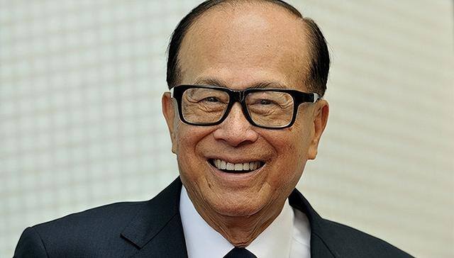 买房囤地发家致富（李嘉诚又双叒叕成首富了）