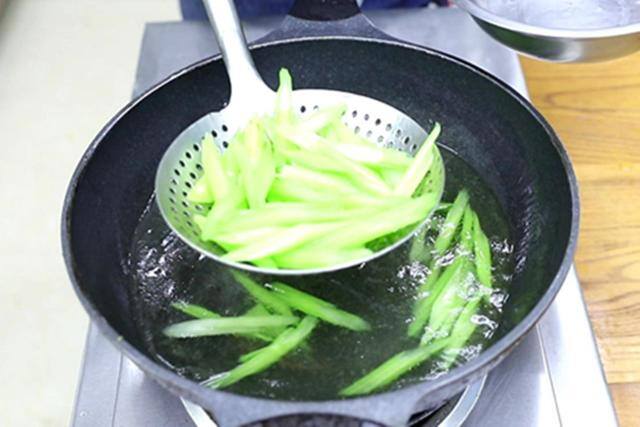 秋天必吃的特色美食（秋天吃什么最养生？）