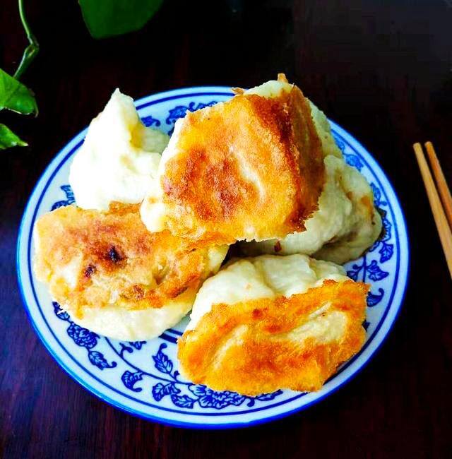 小区门口摆摊卖什么比较好（小区附近最受欢迎的10样，经常排队，老板很忙）
