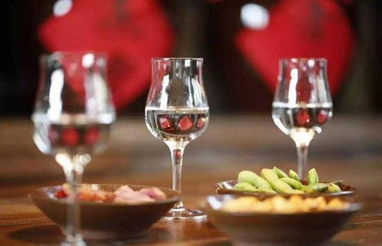 开烟酒超市赚钱吗（为什么烟酒店的老板越来越会赚钱？）