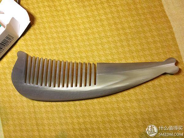 生日礼物怎么做手工（送妹纸特别的生日礼物：用刻刀工梳齿手工打造）