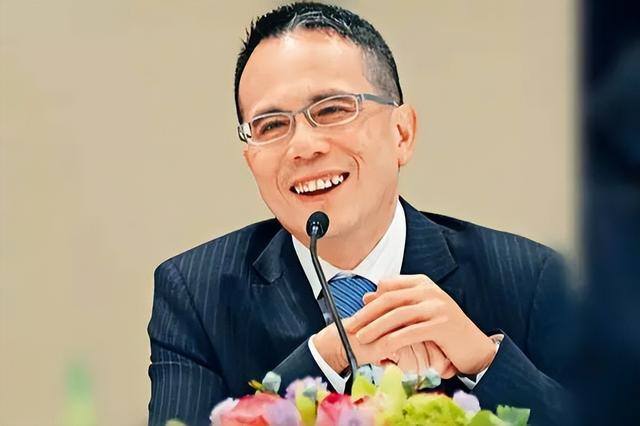 买房囤地发家致富（李嘉诚又双叒叕成首富了）