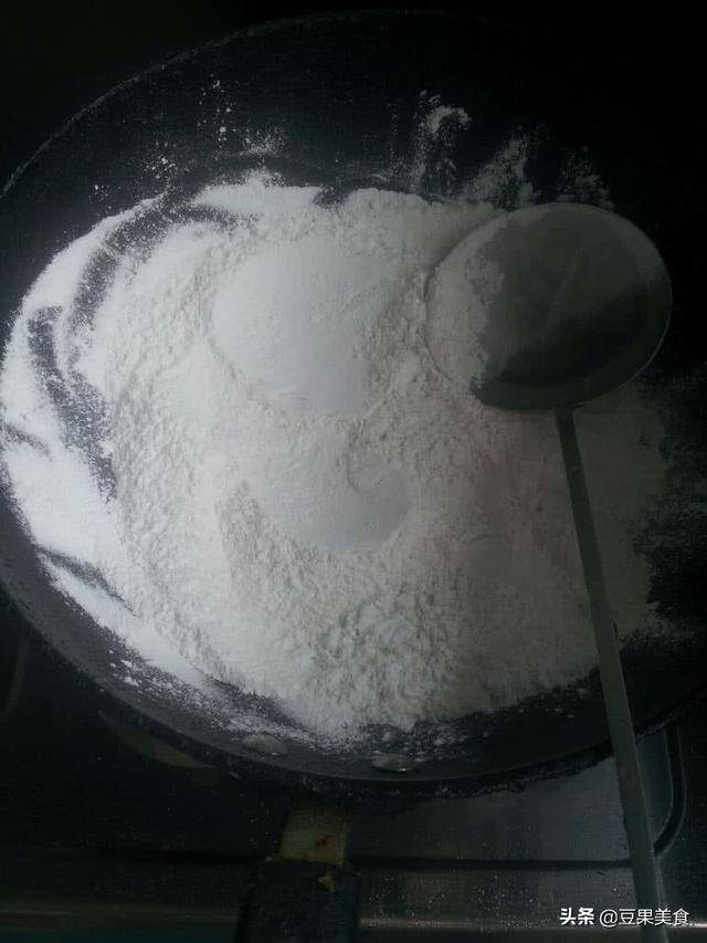 家里做月饼的简单步骤（五仁月饼的做法）