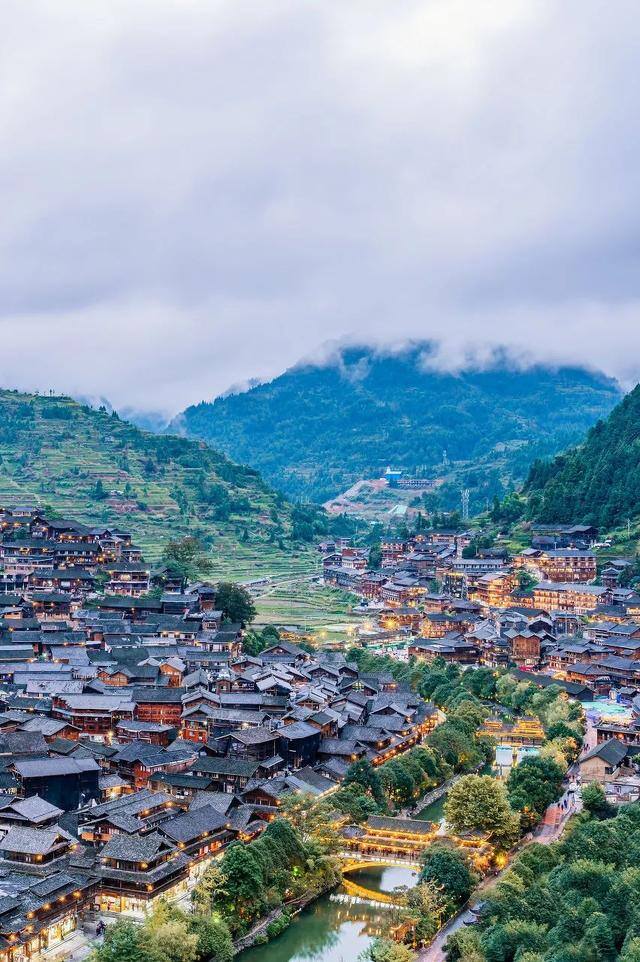 努力赚钱的图片（一个人漫山遍野是为了什么？）