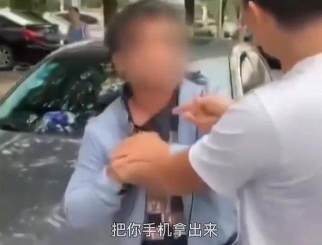 拍违章车辆怎么赚钱（合肥违停车辆拍摄者是否应该受到惩罚？）
