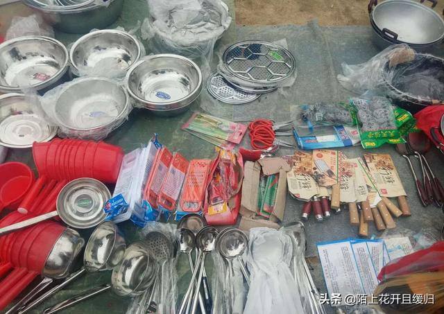 秋冬摆摊卖什么好卖（农村集市上的各种物品）