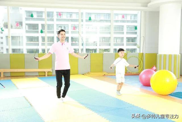 在家玩的游戏（8个提升孩子本体觉的小游戏）