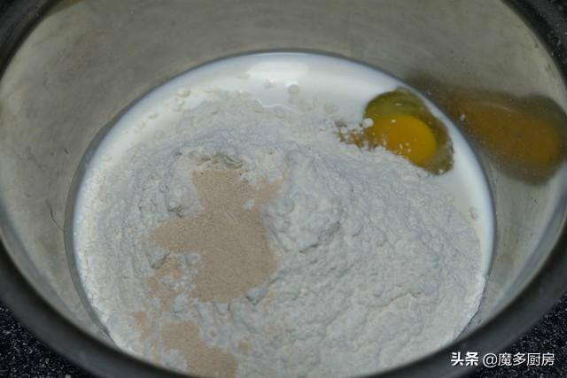 家做油条最简单的做法（油条怎么做好吃？教你一招，不用揉面不用擀面，做出来蓬松又健康）