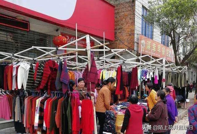 秋冬摆摊卖什么好卖（农村集市上的各种物品）