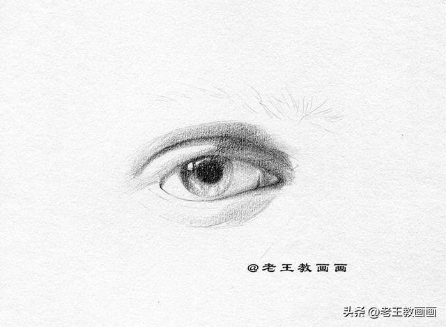 好看的眼睛怎么画（教你画一幅素描眼睛）