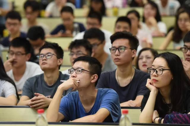 赚钱的专业（大学专业收入排行榜，啥专业以后“高薪”途？）