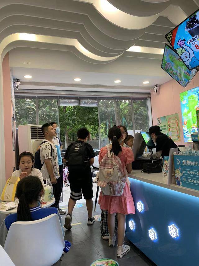 奶茶店一个月可以挣多少钱（开奶茶店一年能赚多少钱？）
