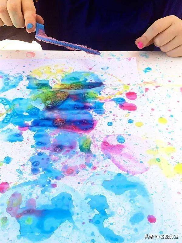 简单的绘画作品（手把手教你画彩虹，简单又有趣！）