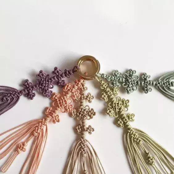 手工小挂件怎么做（几根绳子就可以做出来的小挂件，不花冤枉钱）