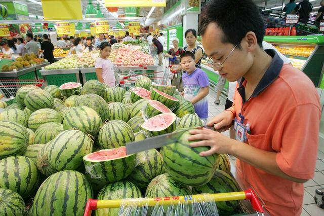 我的水果店赚钱软件（一个水果店老板的赚钱方法）