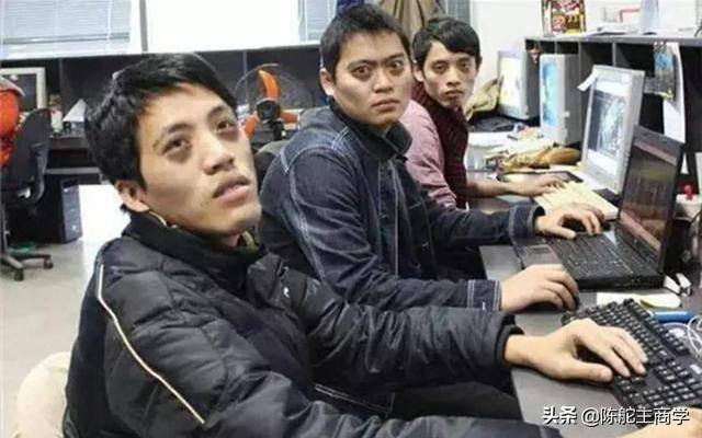 怎么做自媒体短视频赚钱（自媒体每天挣多少钱）
