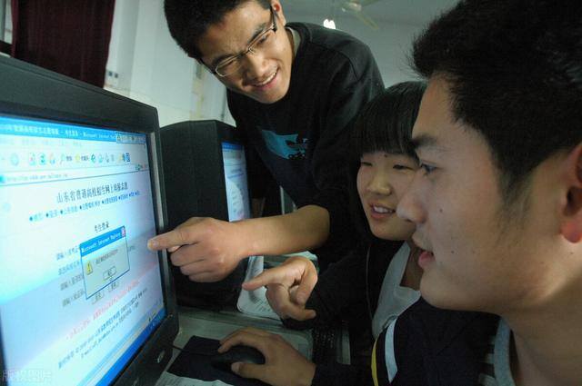 学什么专业最赚钱（这3个专业起薪高，就业容易、起薪高！）