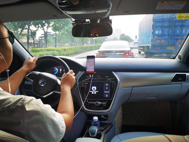出租车不赚钱为什么还有人干（跑滴滴赚不到钱？司机笑到：说赚不到钱的大概都是些年轻人吧！）