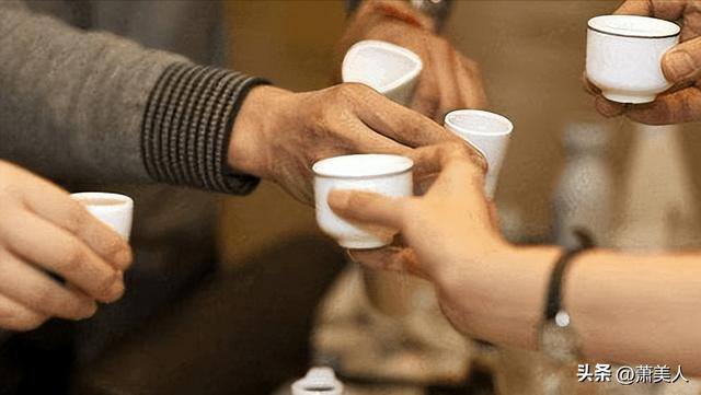 满脑子只想挣钱的女人（赌场小白，手上有点钱的人很容易被人盯上）