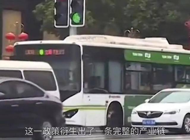 拍违章车辆怎么赚钱（合肥违停车辆拍摄者是否应该受到惩罚？）