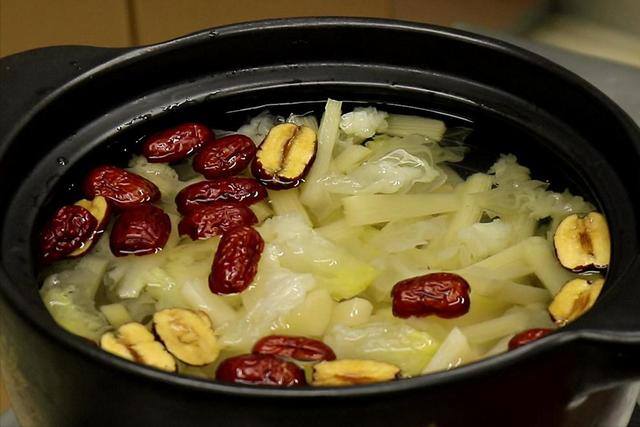 秋天必吃的特色美食（秋天吃什么最养生？）