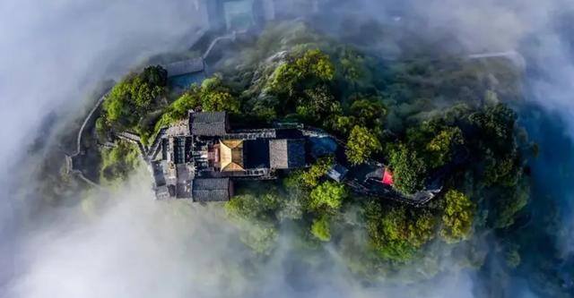 一天能赚2万的黑方法（武当山的龙头香）