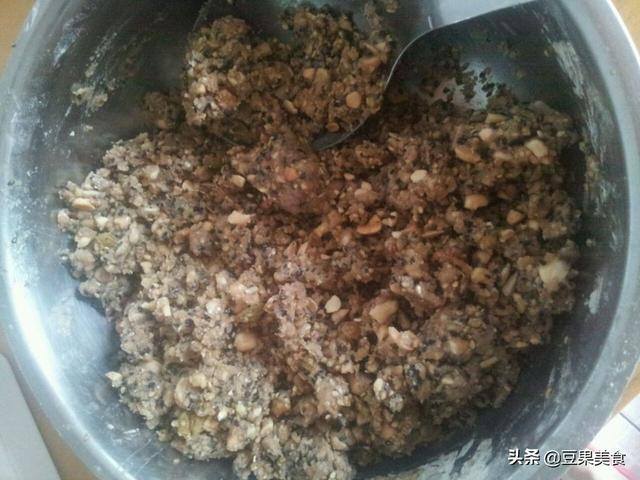 家里做月饼的简单步骤（五仁月饼的做法）
