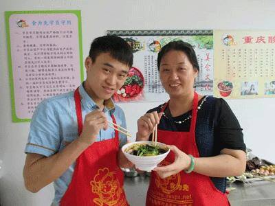 最火的摆摊小吃（现在夜市摆摊卖什么小吃比较火）