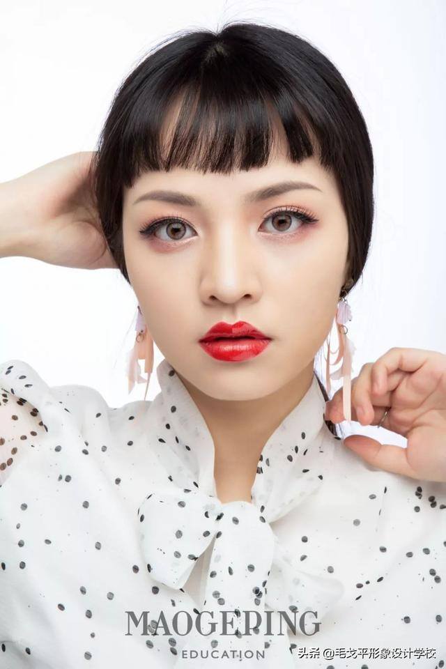 如何画眉毛简单又好看（略带眉峰的挑眉，瞬间提升你的气场！）