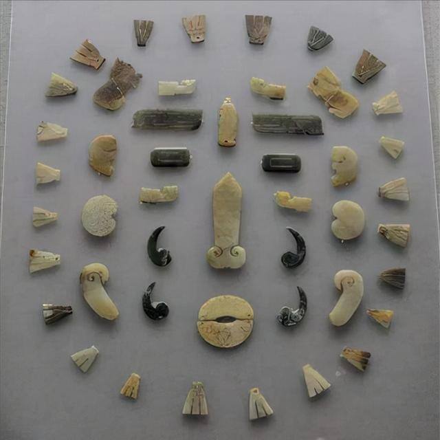 低调赚大钱的灰色行业（盗墓贼的致富秘诀——侯百万）