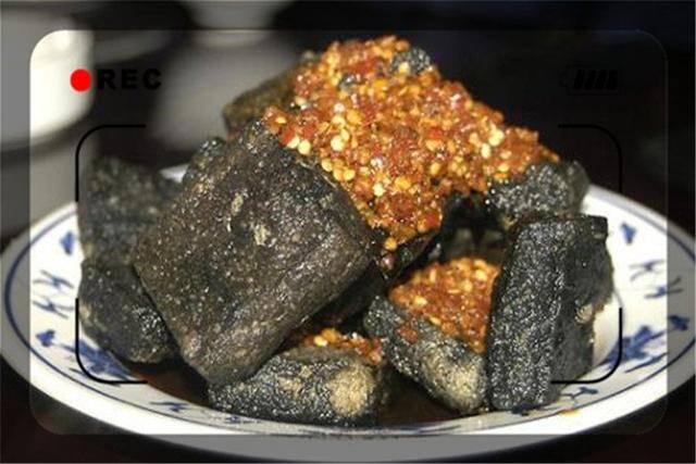 摆摊做什么生意好（摆地摊卖臭豆腐，一天能赚多少钱？）