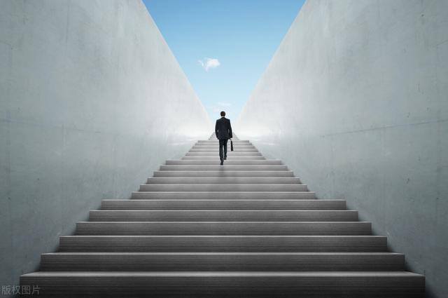 不想做管理层只想简单的上班（职场上的那些斗争是为了什么？）