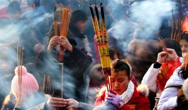 一天能赚2万的黑方法（武当山的龙头香）