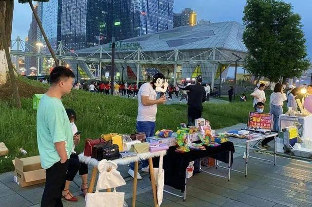 每天赚50零花钱的方法（一个50多岁的人，做什么能挣快钱？）