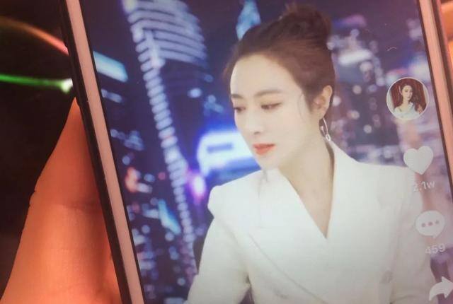 直播平台哪个比较好赚钱（个坑直播的3000坑主播）