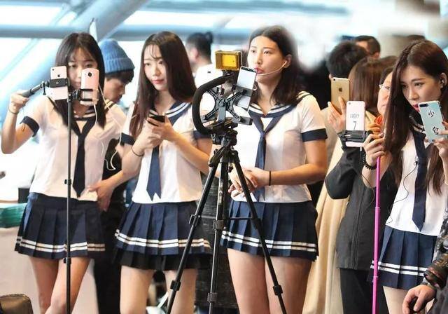 直播平台哪个比较好赚钱（个坑直播的3000坑主播）
