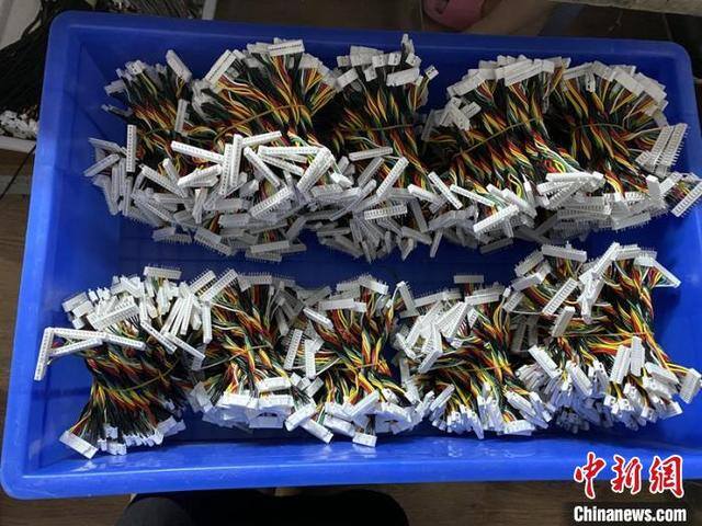 在家办厂加工（原创贫困户张军：“我自己都不好意思责怪她）
